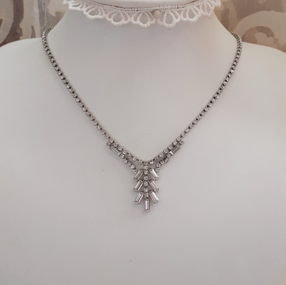 Vintage silver tone, clear rhinestones short lengt - Picture 9 of 10